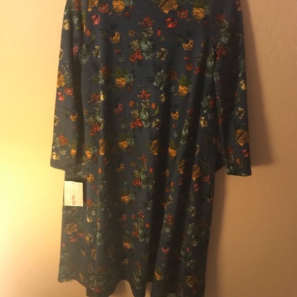 **NEW WITH TAGS**, size small LuLaRoe Sarah duster - Picture 2 of 5